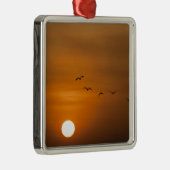 Vögel fliegen bei Sonnenuntergang Ornament Aus Metall (Rechts)