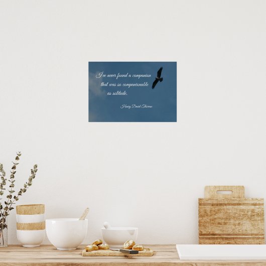 Vögel fliegen hoch mit Zitat über Einsamkeit. Poster (Küche)