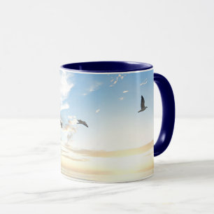 Vögel im Flug über dem Ozean Tasse