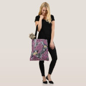 Vögel im Rosa-lila-Garten Tasche (Am Model)