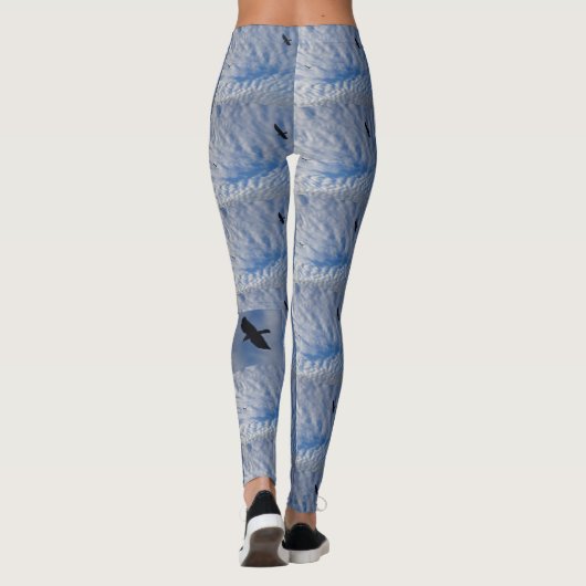 Vögel in Blue Cloudy Sky Legging Leggings (Rückseite)