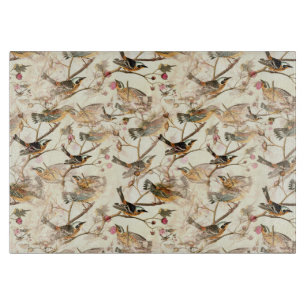 Vögel in einer Zweigstelle Schneidebrett