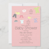 Vögel & Kleidung auf einem Draht Baby Shower Einla Einladung (Vorderseite)