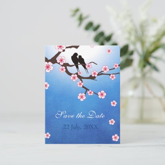 Vögel lieben und Sakura Save the Date Ankündigungspostkarte (Stehend Vorderseite)