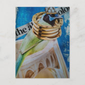 Vogel mit Schmuck und Architektur surreal Postkarte (Vorderseite)