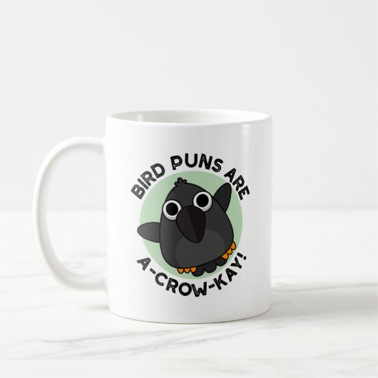 Vogel Puns sind ein A-Crow-Kay Funny Crow Pun Kaffeetasse (Links)