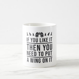 Vogel schauen auf einen Flügel auf dem sonnigen Vo Kaffeetasse