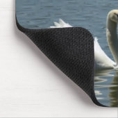 Vogel spielt mit Schwan Mousepad (Ecke)