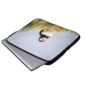VOGEL STEHT AUF GRAS LAPTOPSCHUTZHÜLLE (Vorne Knopf)