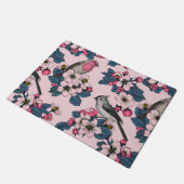 Vögel und Blüten auf rosa Fußmatte (Schrägansicht)