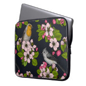Vögel und Blüten auf schwarz Laptopschutzhülle (Vorderseite Links)