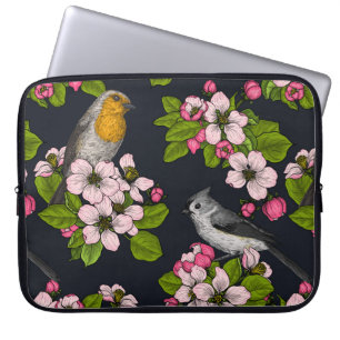 Vögel und Blüten auf schwarz Laptopschutzhülle