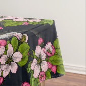 Vögel und Blüten auf schwarz Tischdecke (Beispiel)