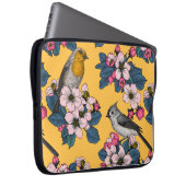 Vögel und Blüten in Gelb Laptopschutzhülle (Vorne Rechts)