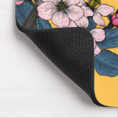 Vögel und Blüten in Gelb Mousepad (Ecke)