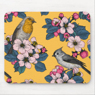 Vögel und Blüten in Gelb Mousepad