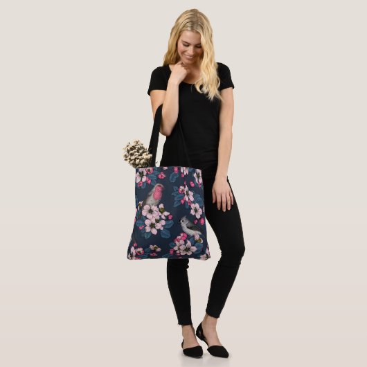 Vögel und Blüten Tasche (Am Model)