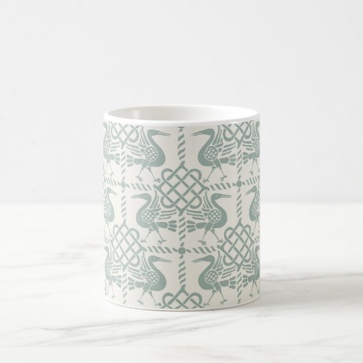 Vögel und Knochen mit gotischer Wiederbelebung Kaffeetasse (Mittel)