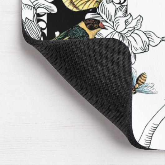 Vögel und Schmetterlinge im schwarz-weißen Hinterg Mousepad (Ecke)