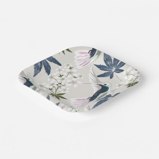 Vögel und weiße Blume. Pappteller (Gewinkelt)