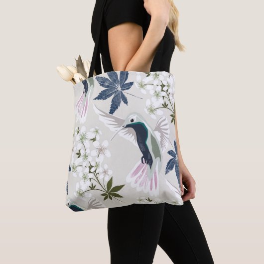 Vögel und weiße Blume. Tasche (Von Nahem)