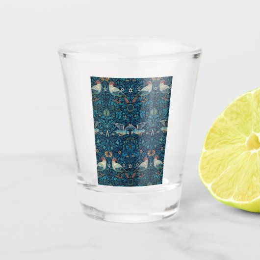 Vögel (Vintages Blumenmuster) (von William Morris) Schnapsglas (Vorderseite)