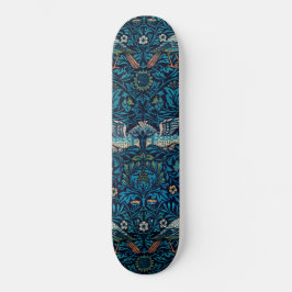 Vögel (Vintages Blumenmuster) (von William Morris) Skateboard