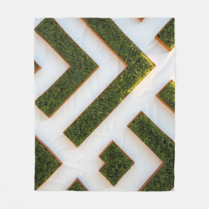 Vogelblick auf den Labyrinth-Garten Fleecedecke