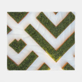 Vogelblick auf den Labyrinth-Garten Fleecedecke (Vorderseite (Horizontal))