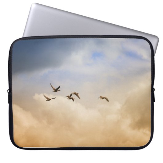 Vogelgrippe im Flug Laptopschutzhülle (Vorderseite)