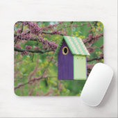 Vogelhaus auf einem Redbud-Baum Mousepad (Mit Mouse)