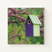 Vogelhaus auf einem Redbud Baum Notizblock (Rückseite)