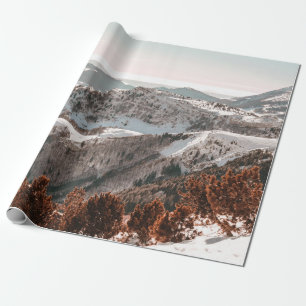 VOGELPERSPEKTIVE AUF SCHNEEBEDECKTEN BERG UNTER KL GESCHENKPAPIER