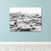 Vogelperspektive von Nome, Alaska mit Schnee Leinwanddruck (Insitu (Holzboden))