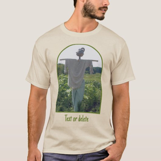 Vogelscheuche im Gartenfeld personalisiert T-Shirt (Vorderseite)