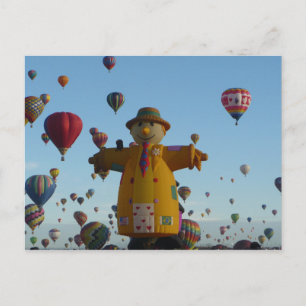 Vogelscheuchen-Heißluftballon-Postkarte Postkarte