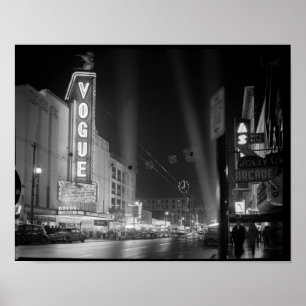 Vogue Theater am Abend mit Scheinwerfern, Vancouve Poster