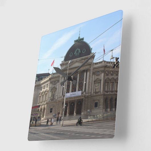 Volkstheater Wien Österreich Quadratische Wanduhr (Winkel)