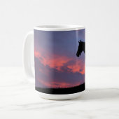 Vollblut Pferd Silhouette bei Sonnenaufgang Kaffeetasse (Vorderseite Links)