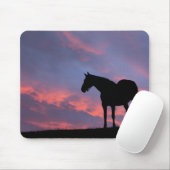 Vollblut Pferd Silhouette bei Sonnenaufgang Mousepad (Mit Mouse)