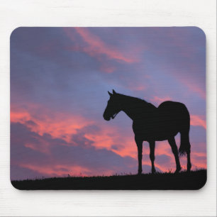 Vollblutpferd Silhouette bei Sonnenaufgang Mousepad