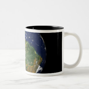 Volle Erde, die Südamerika zeigt Zweifarbige Tasse