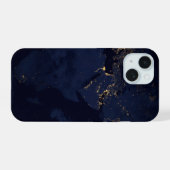 Volle Erde mit Stadtlichtern iPhone 15 Hülle (Rückseite (Horizontal))