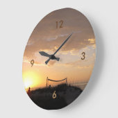 Volleball Beach Sunset Große Wanduhr (Winkel)