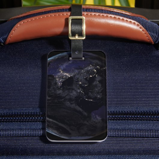 Voller Erde, die die Lichter Asiens in der Nacht z Gepäckanhänger (Vorderseite Insitu 2)