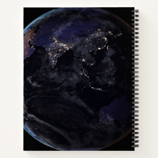 Voller Erde, die die Lichter Asiens in der Nacht z Notizblock (Rückseite)