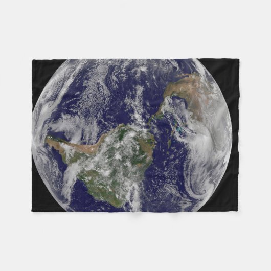 Voller Erde mit einem mächtigen Wintersturm. Fleecedecke (Vorderseite (Horizontal))