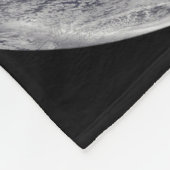 Voller Erde mit einem mächtigen Wintersturm. Fleecedecke (Ecke)