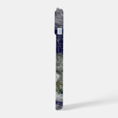 Voller Erde mit einem mächtigen Wintersturm. iPhone 15 Hülle (Linke Seite)