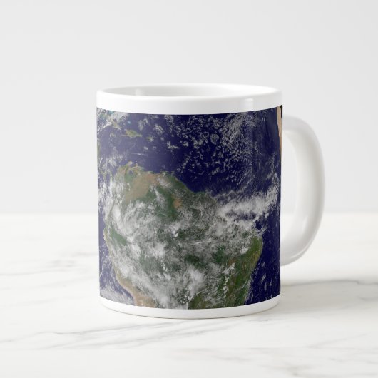 Voller Erde mit einem mächtigen Wintersturm. Jumbo-Tasse (Vorderseite Rechts)